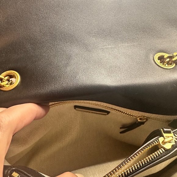 TORY BURCH KIRA CHEVRON CONVERTIBLE
SHOULDER BAG ((Authentic)) 2023 - Picture 14 of 16